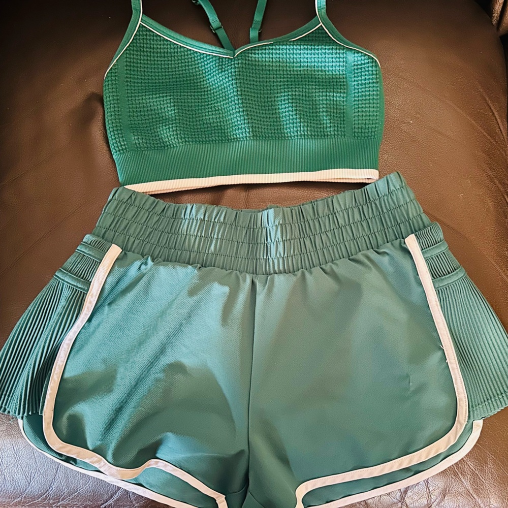 NWOT All in Motion Green Activewear Set